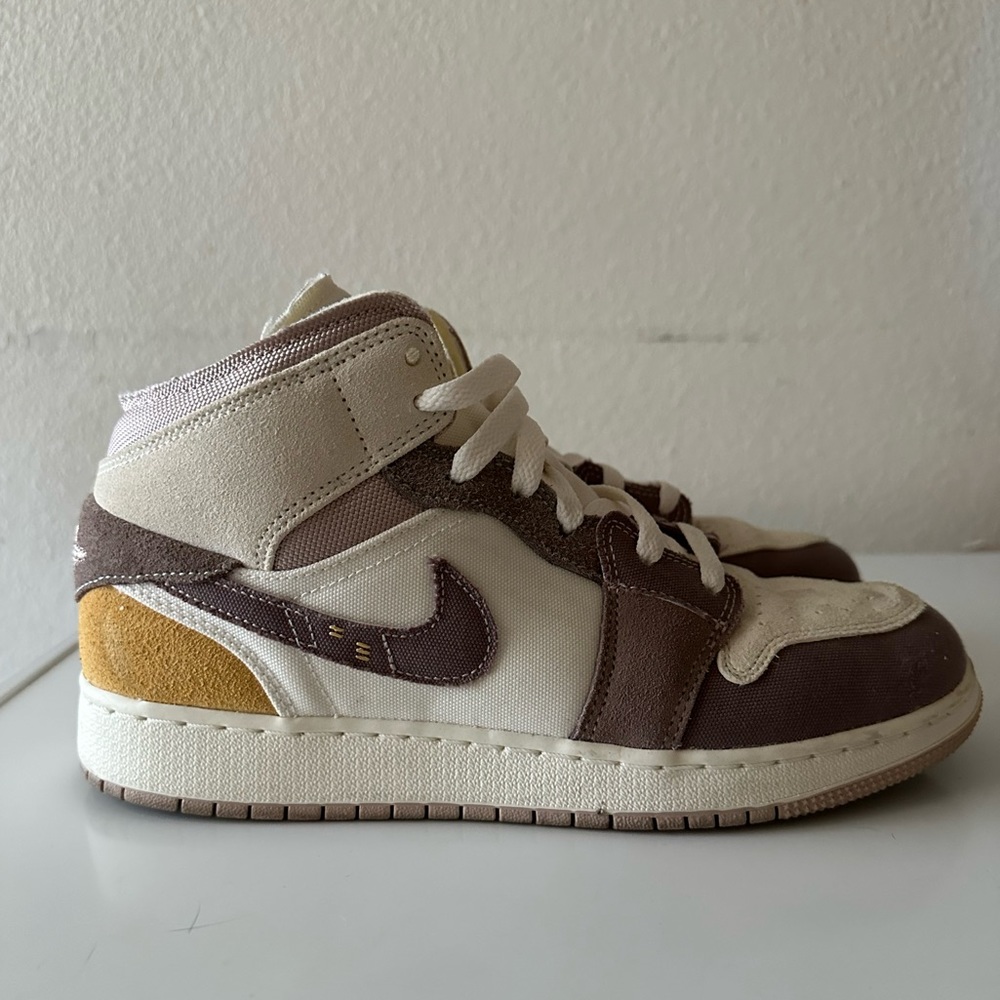 Air Jordan 1 Mid SE Craft